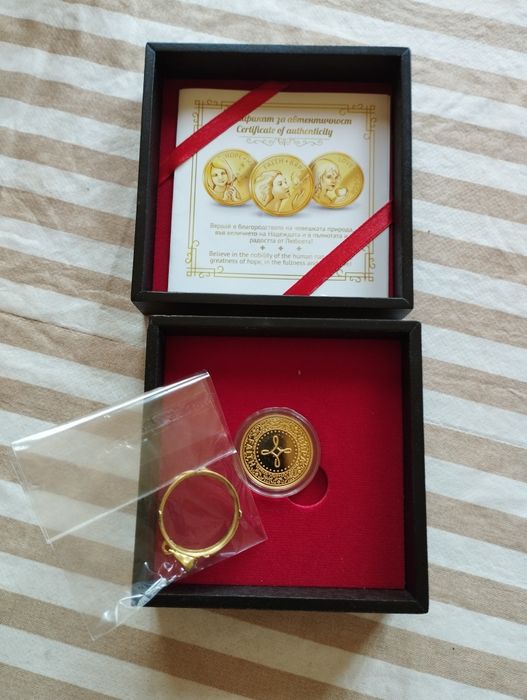 Сребърен медальон