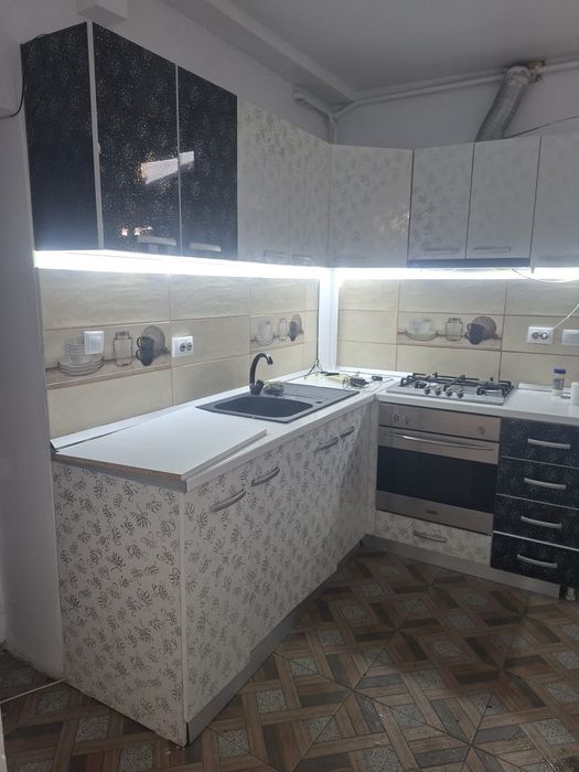 Vand Casa Strada Grivitei Colt cu Primaverii