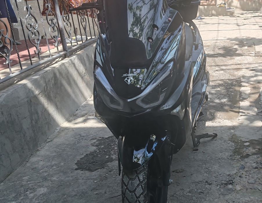 Tigr scooter sotiladi. Probegi 4200 halol, mator, hamma joyi ti2 27ehd