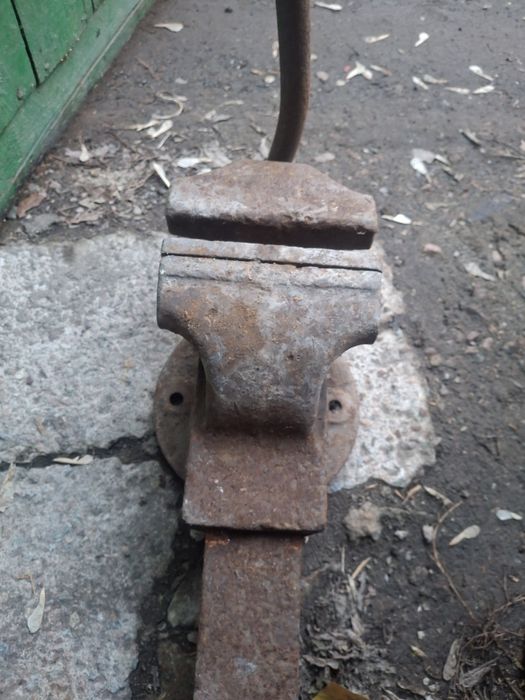 Продам тиски  1 губка