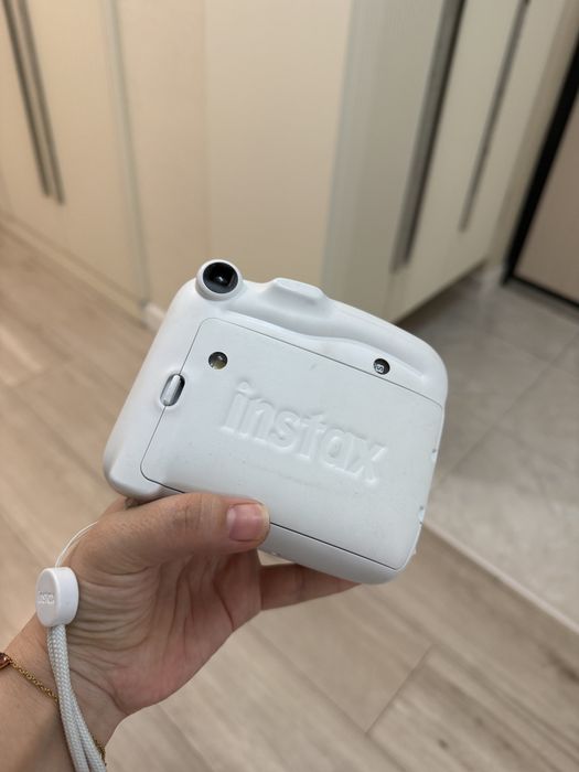 Продам instax mini 11