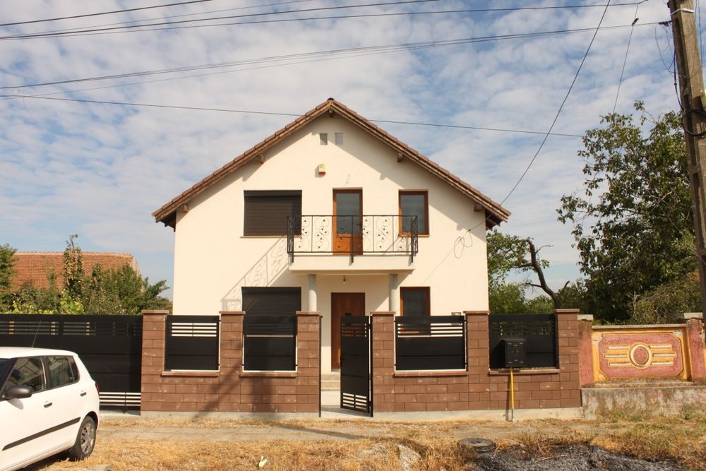 Casa cu teren in Izvin