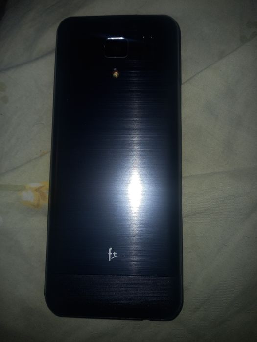 Продам кнопочный телефон флей