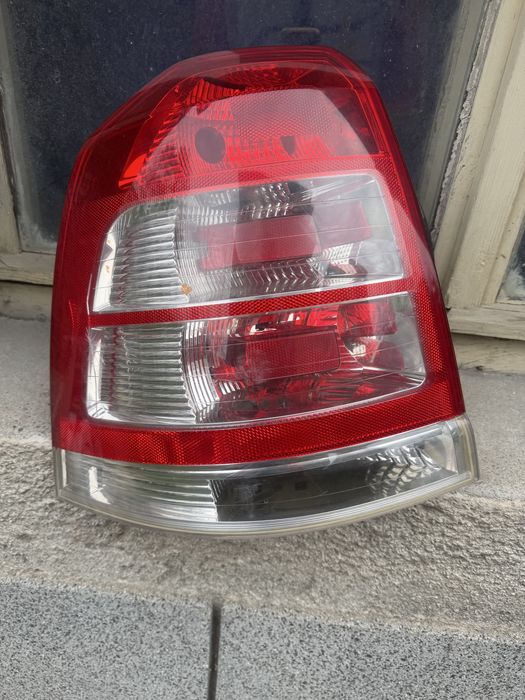 Продавам заден ляв стоп за Опел Зафира 2006-2010 год.