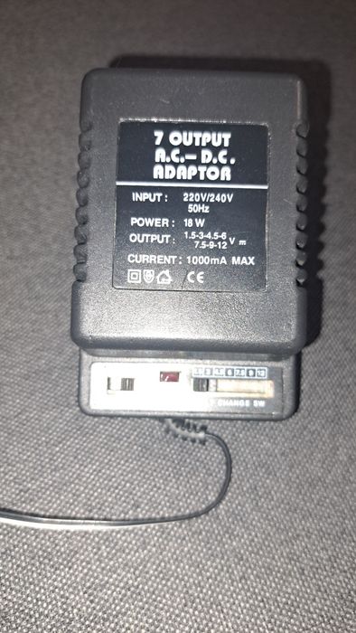 Alimentator universal AC/DC