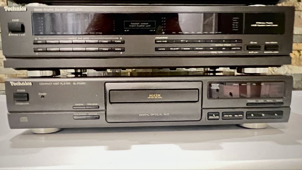 Vand linie Technics impecabila,telecomanda functionala inclusă.