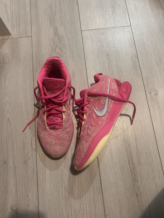 Баскетболни обувки с кутия и всичко играни 15-20пъти само в зала!