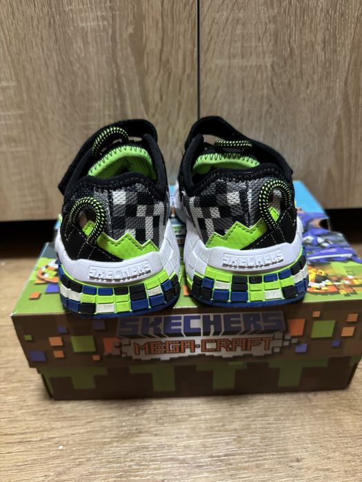 Продам кроссовки детские