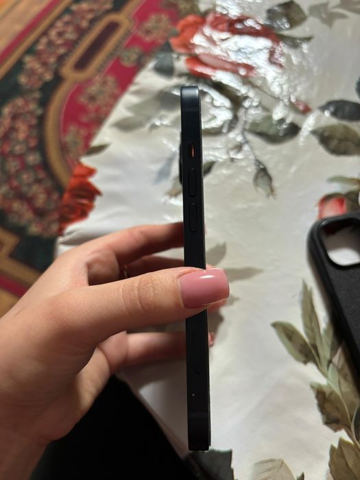 IPhone 13 телефон