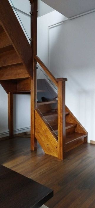 Scari interioare din lemn masiv (trepte, contratrepte, balustrada)