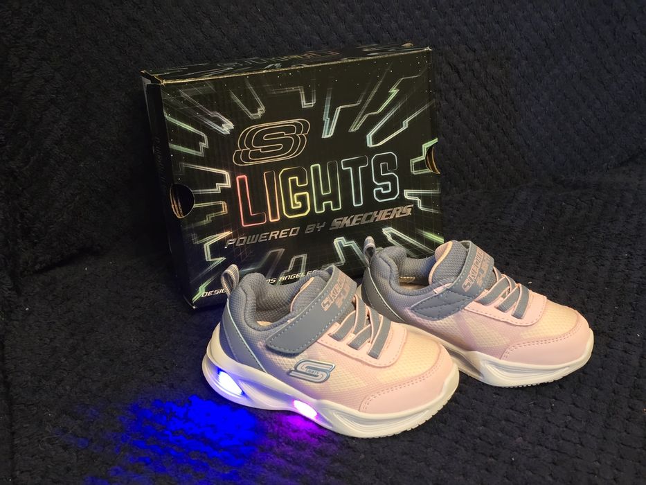 Adidasi copii Skechers,marimea 22,cu lumini