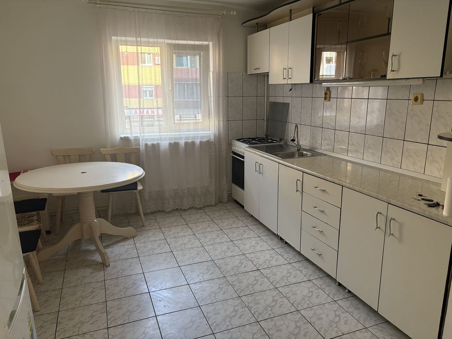 Inchiriez apartament 2 camere zona cetate