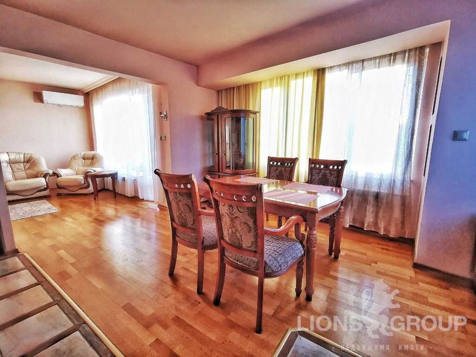 Дава се под наем Тристаен апартамент в Варна, Център - 120 кв.м за 816 € - Снимка #1