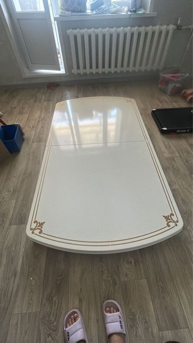 Стол. 10-12 адамдық, жиналмалы.