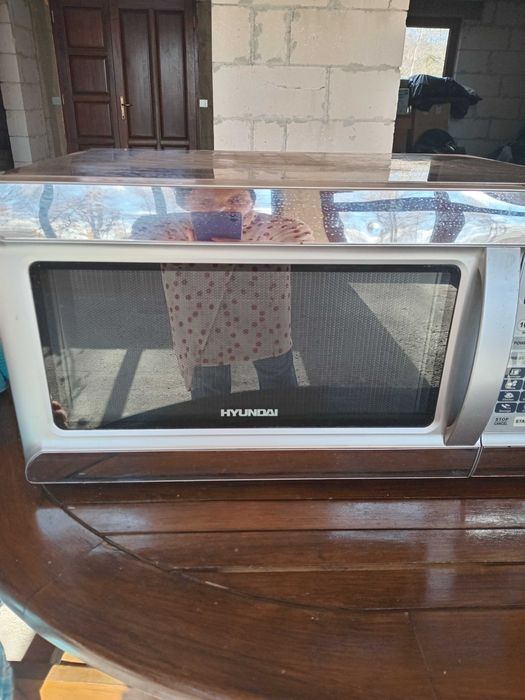 Cuptor microunde Hyundai