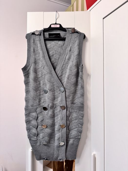 Vesta tricotata cu nasturi metalici vesteModstrom