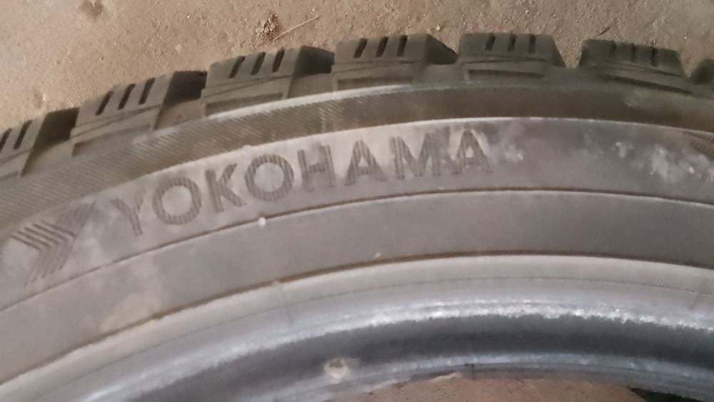 Продам зимние шины комплект с шипами!!!