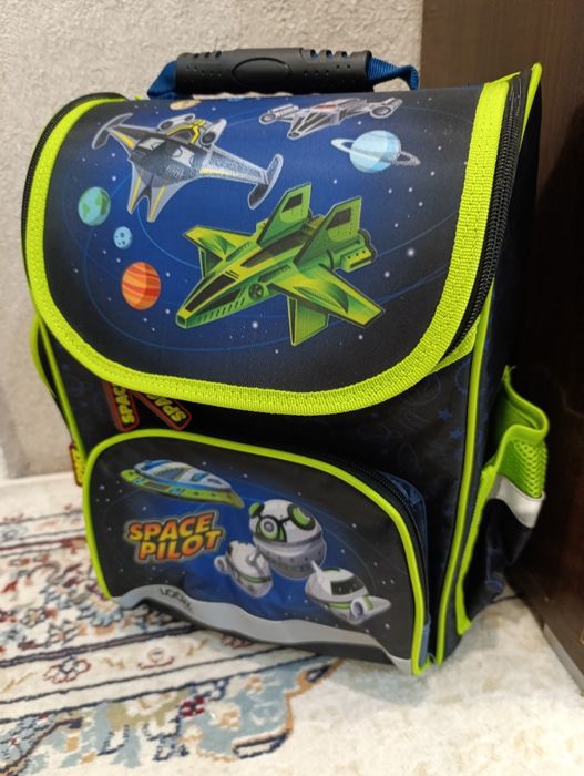 Продам школьный портфель