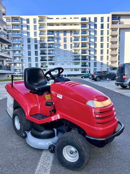 Tractoras de tuns iarba Honda V Twin Profesional Hydrostatic