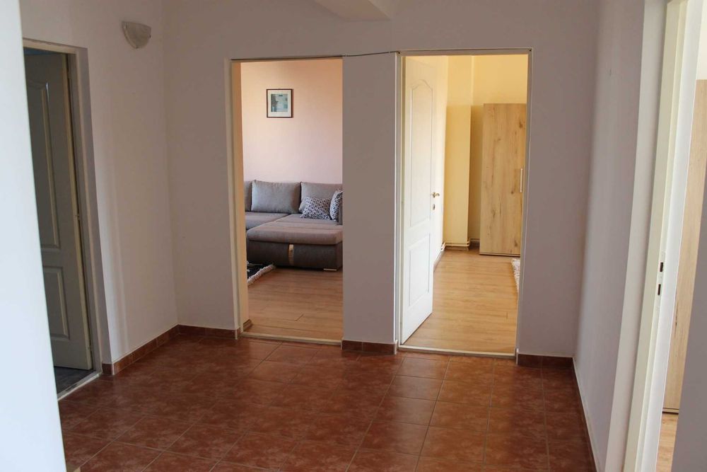 Inchiriez apartament 3 camere