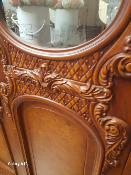 Продаю стенку из чистого дерева.