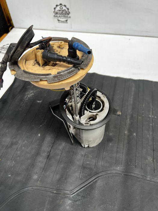Pompa motorina Passat B6 2.0diesel Piese dezmembrari Passat . Service autorizat