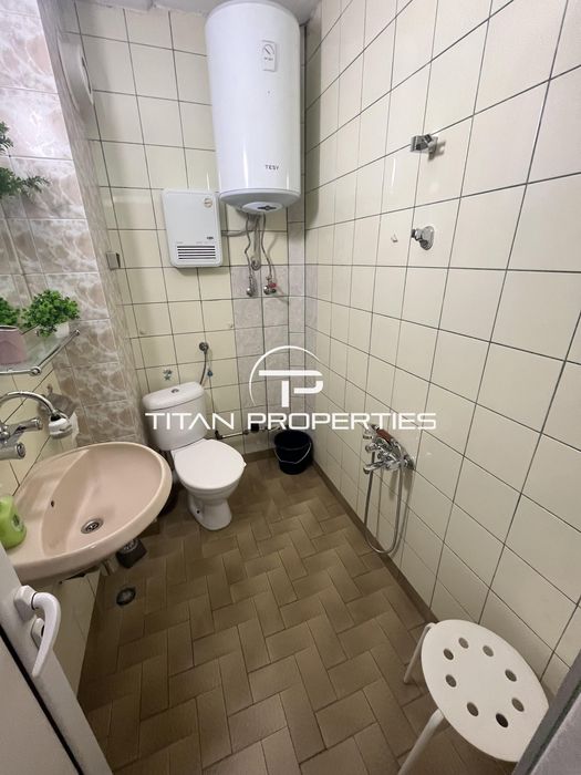Дава се под наем Тристаен апартамент в Бургас, Център - 80 кв.м за 498.27 € - Снимка #1
