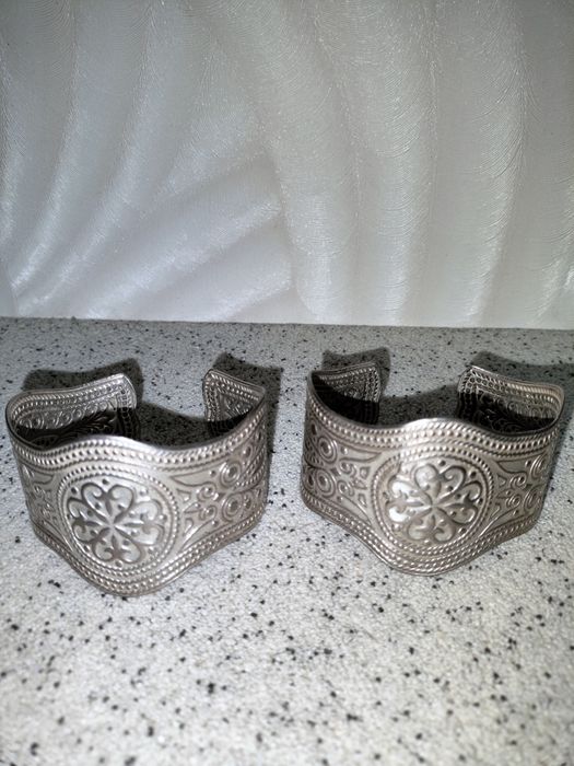 Күміс білезік сатылады