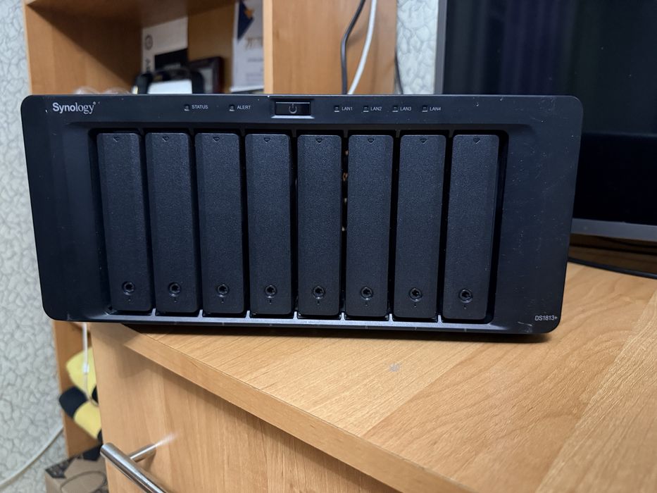 Synology DiskStation DS1813+ — NAS сервер на 8 дисков