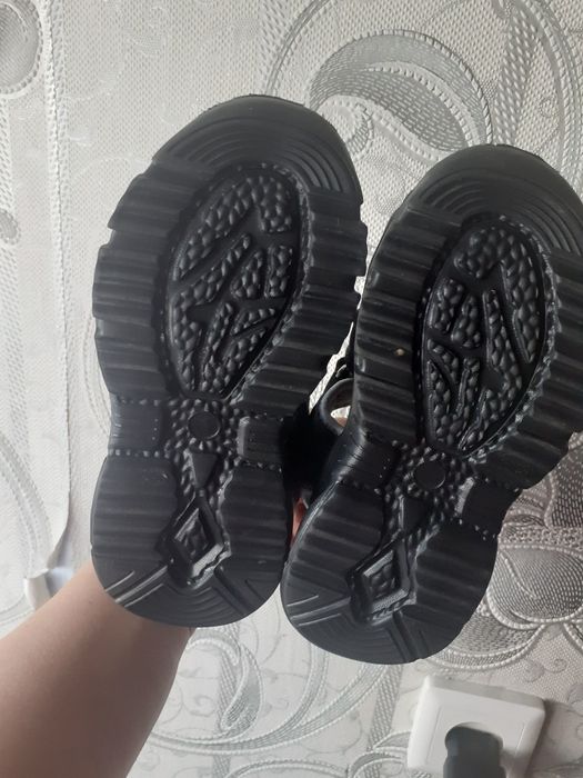 Продам Сандалики