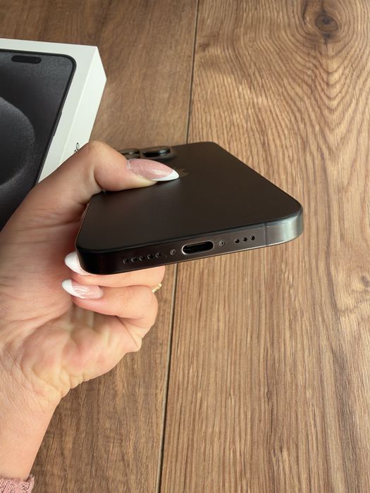 iPhone 15 pro - Черен Титан