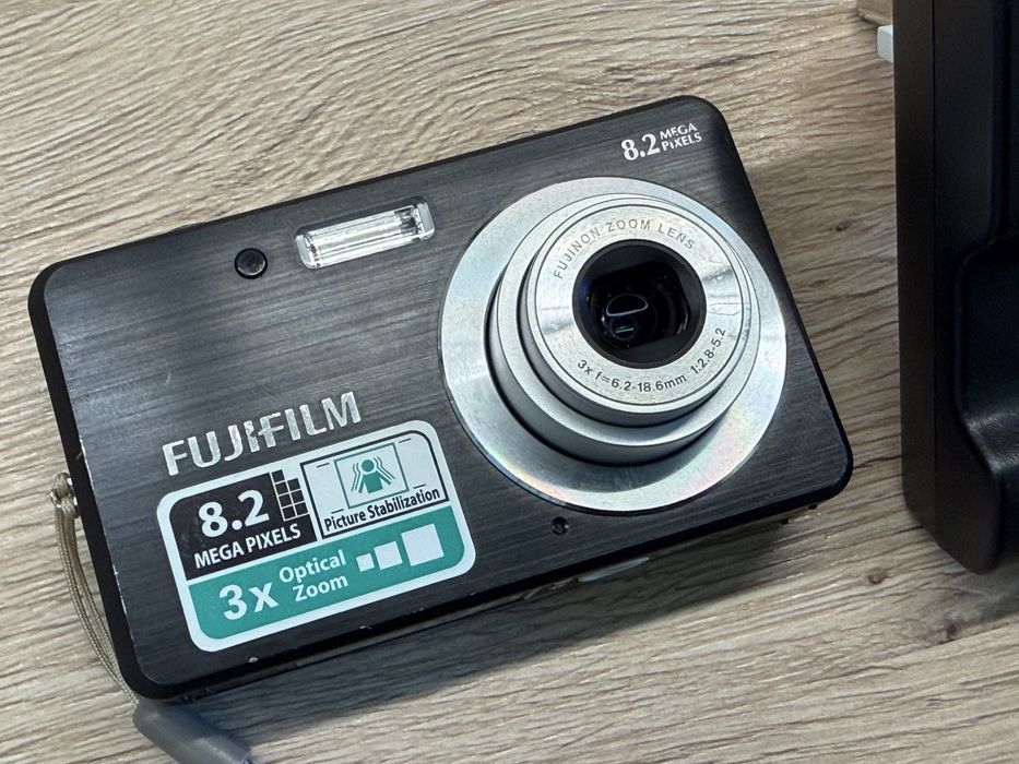 Aparat foto Fujifilm Finepix J10 black digital incarcator Card