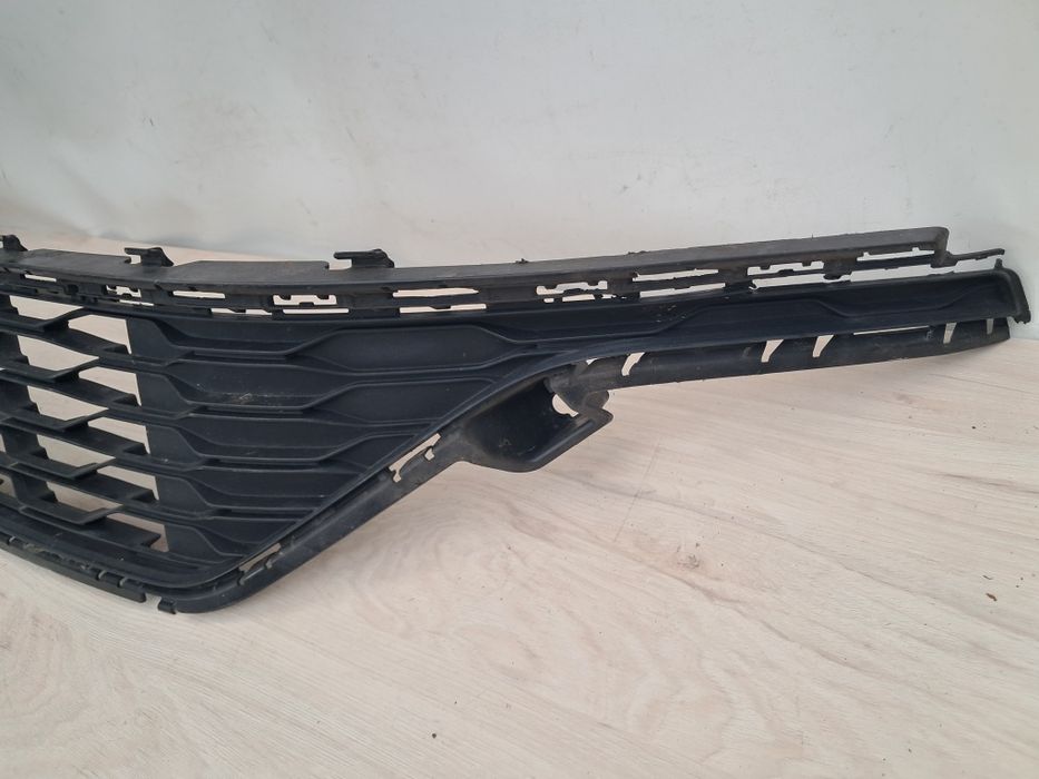Грил решетка в броня Vw Golf mk7