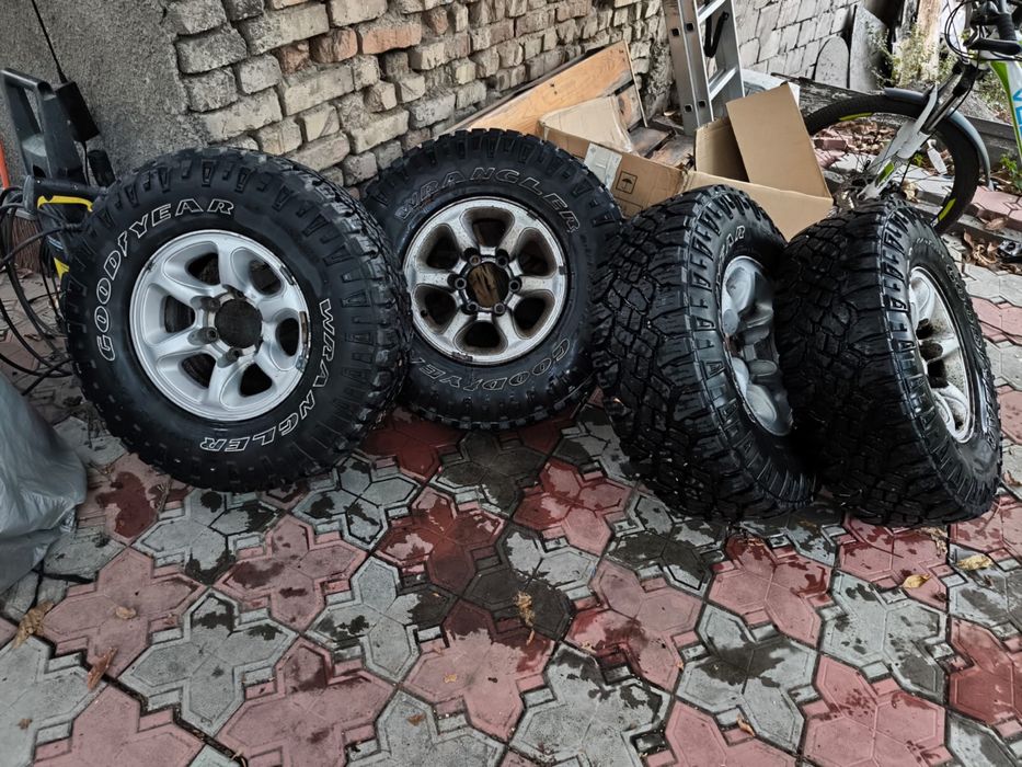 Продам комплект резины с дисками