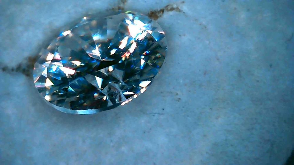 Диамант, Moissanite Brilliance, със сертификат, гравиран номер на камъка - 25 евро - 1 карат