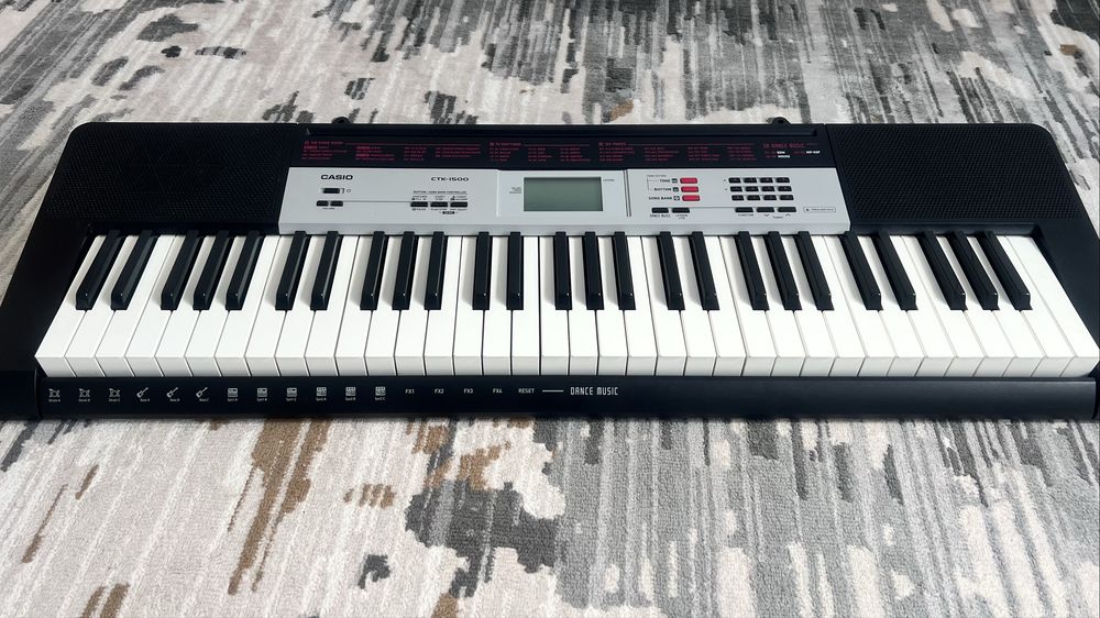 Продам синтезатор Casio