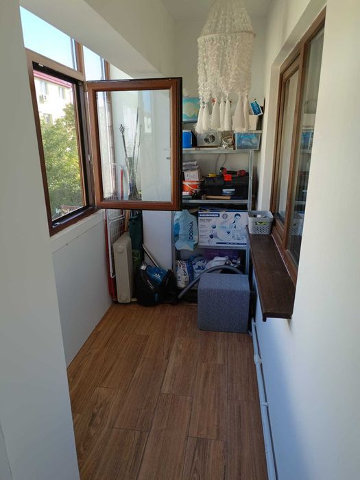 Direct proprietar, vand apartament de 4 camere, decomandat, in zona Sud, etaj 3/4, suprafata utila 66 mp + 3 mp balcon inchis