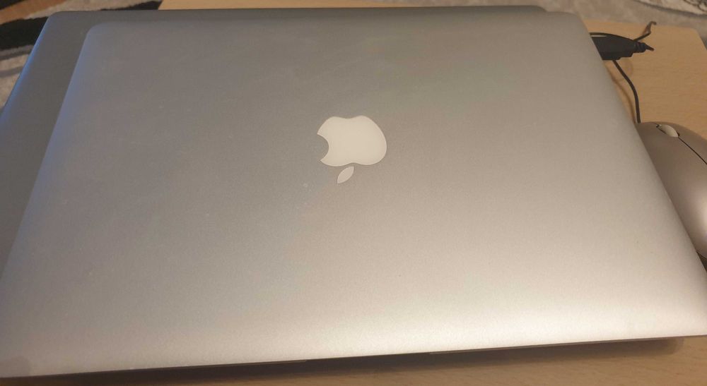 Macbook Air, I7, 2.2 Ghz,2017, SSD 512 Gb - stare buna (din State)