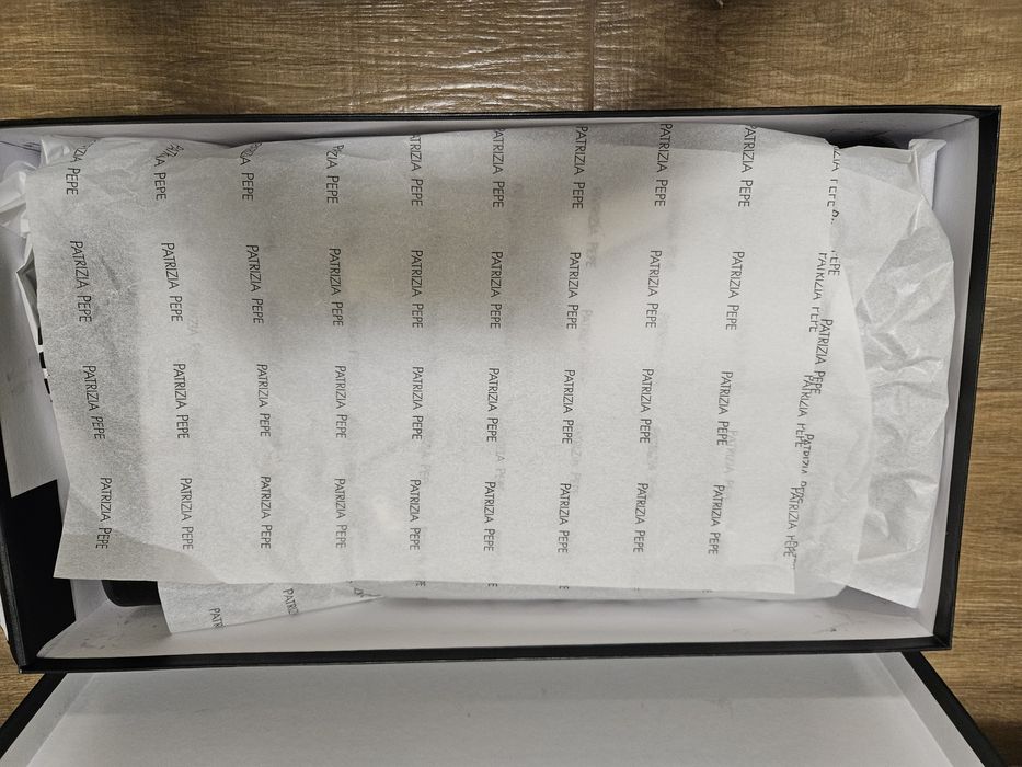 Оригинални Кожени Ботуши Patrizia Pepe.
Цвят: Черен. Заоблен връх. 
За