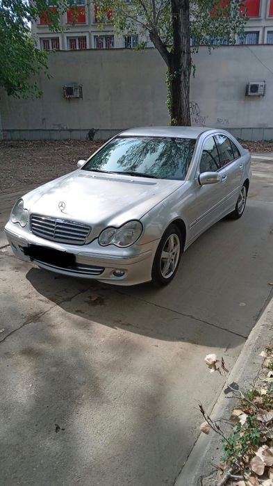 MERCEDES-BENZ C-Class 2005