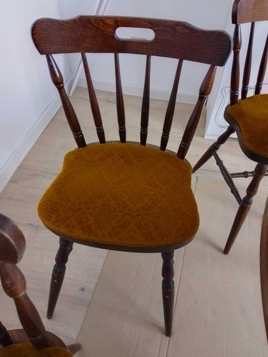 Трапезна маса и столове