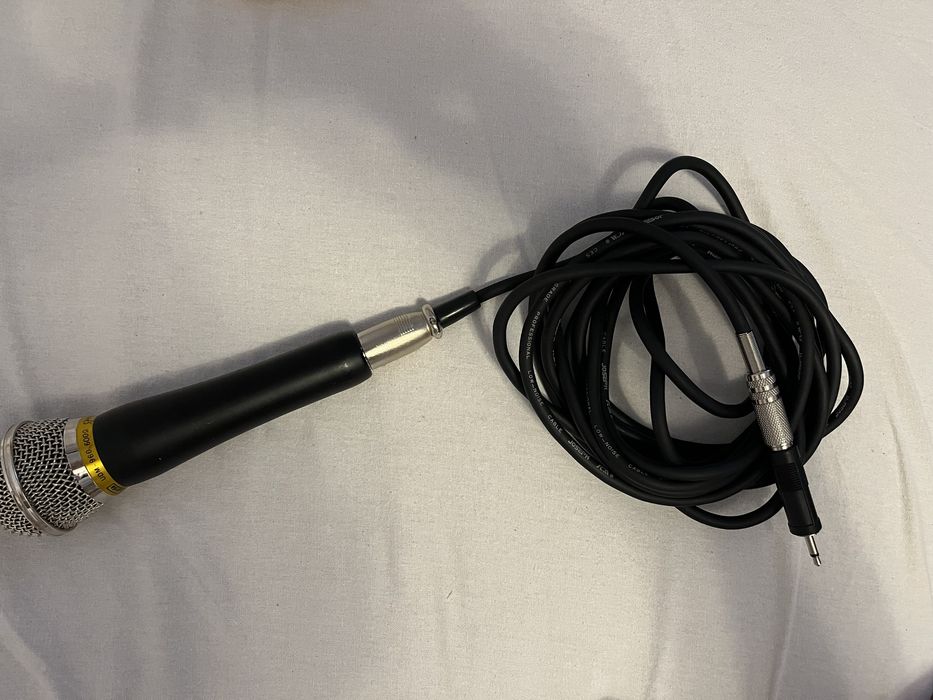 Microfon profesional cu fir cardioid dynamic