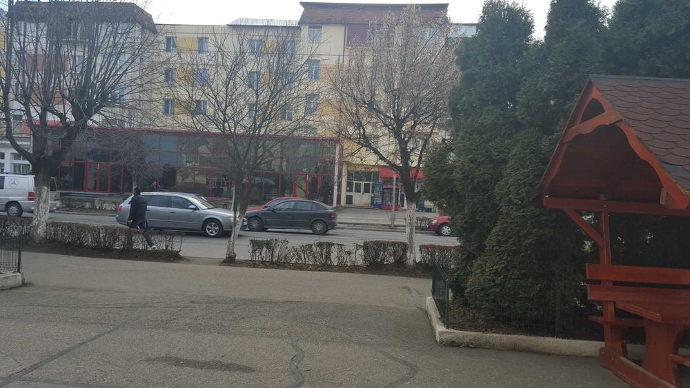 Spatiu comercial Mioveni, 64.4mp, stradal, ultracentral