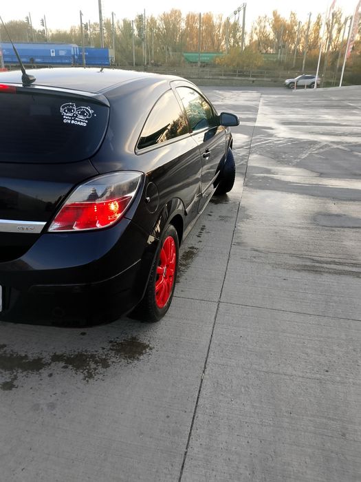 Dau Opel Astra h gtc