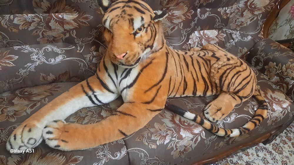 Игрушки мягкие, большие.