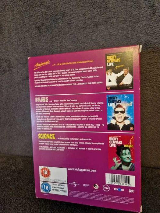 Ricky Gervais Bundle - Tablou Art + 3 Show-uri de Stand-Up (3 Discuri)