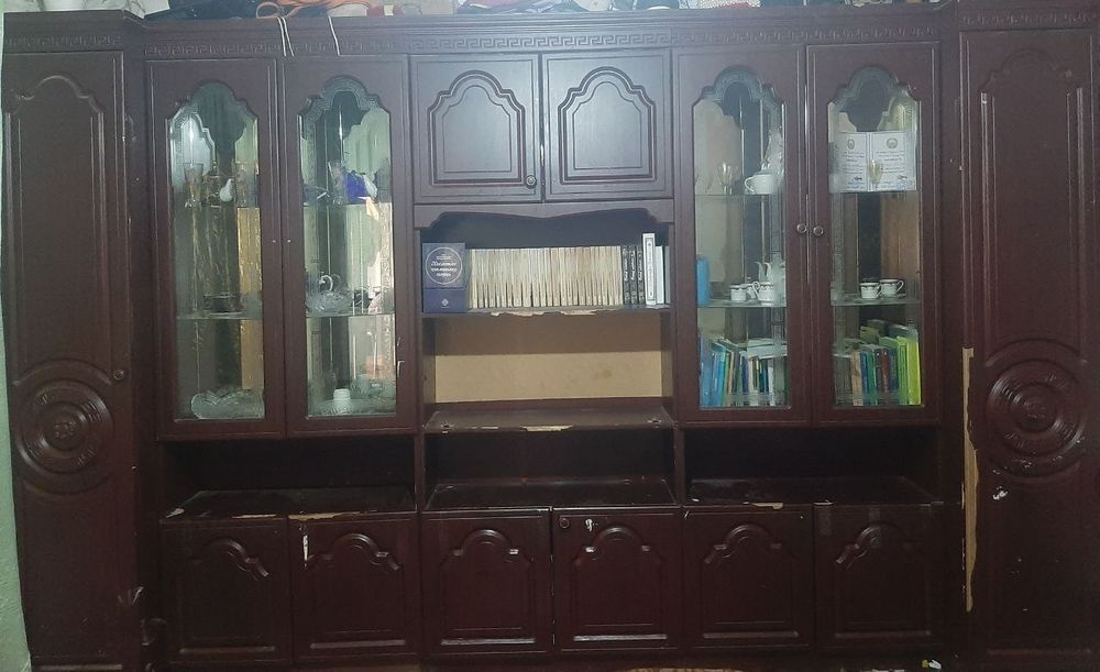 Mebel versachi sotiladi