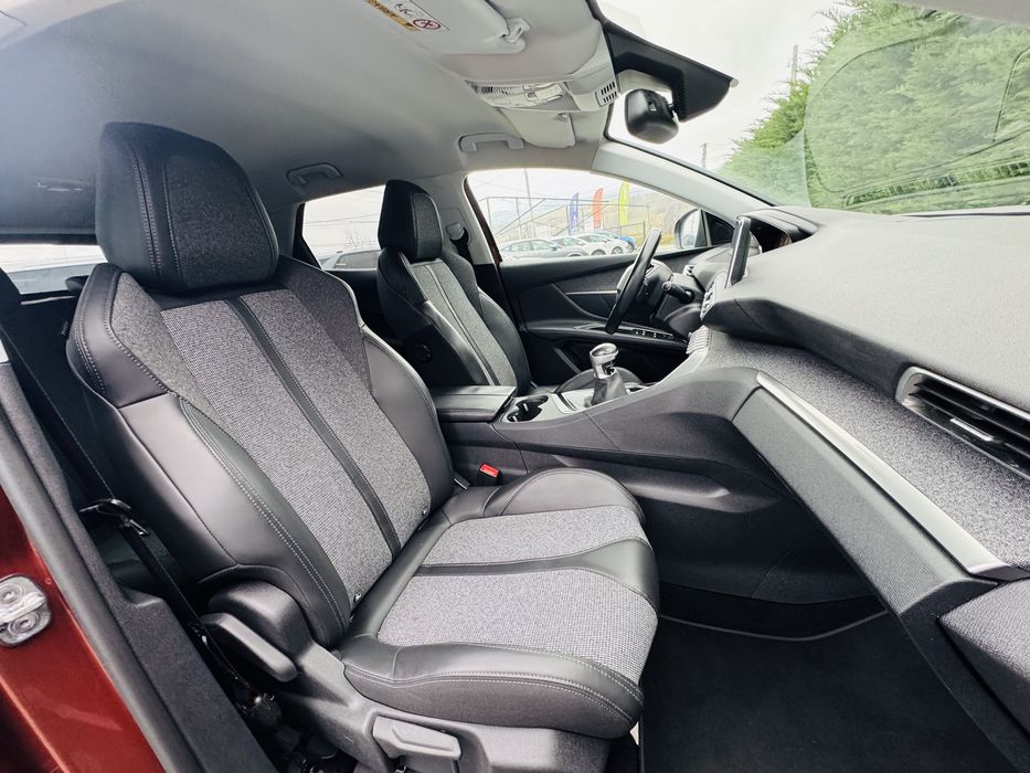 PEUGEOT 3008 Allure 1.2 PureTech 130 cp RAR efectuat Garantie 3 Ani !