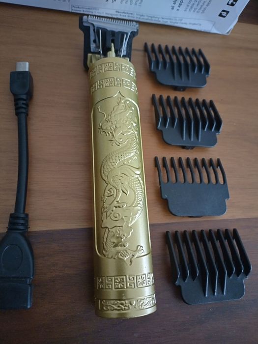 Оригинална професионална машинка за подстригване с приставки