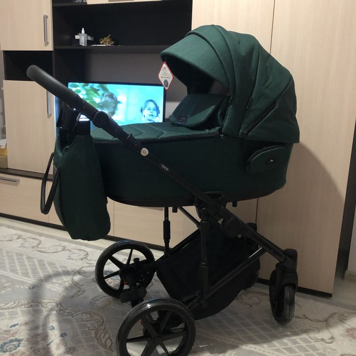 Продам коляску 2 в одном фирмы Adamex !
